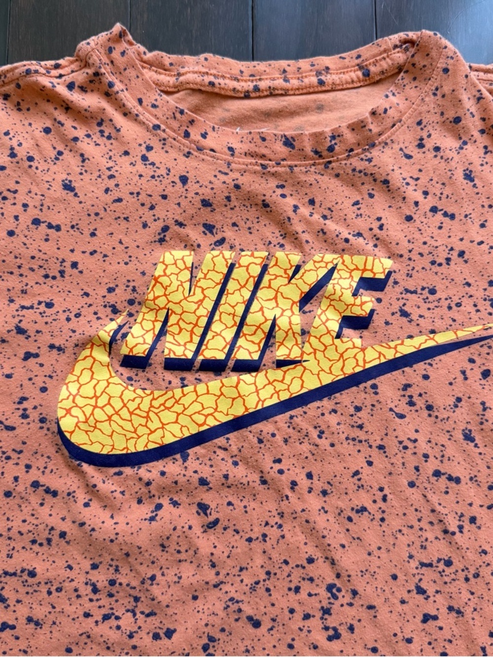 Nike Men's T-Shirt Size XS Orange Splatter Swoosh Logo Short Sleeve Crew Neck - Picture 2 of 6